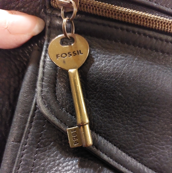 Fossil Classic Black Leather Purse - Picture 2 of 15